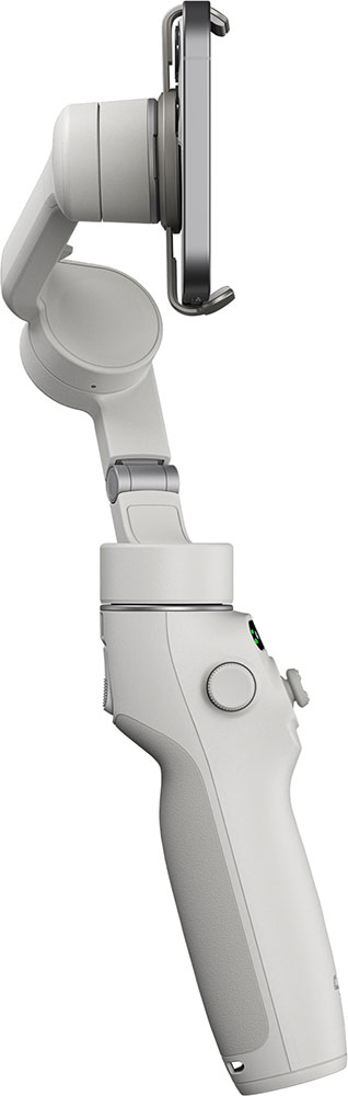 Een witte handheld gimbal stabilisator met een telefoon bevestigd. De handgreep heeft knoppen.