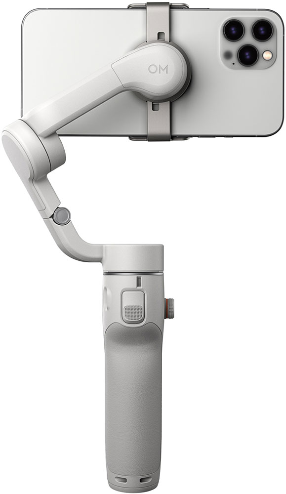 Een witte telefoon bevestigd aan een grijze gimbal-stabilisator. De telefoon is omhoog gekanteld.
