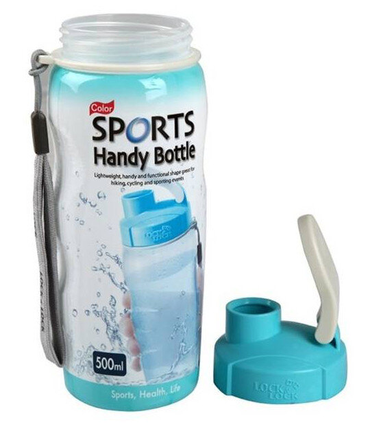 Niebieska i biała sportowa butelka na wodę z szarym paskiem i niebieską zakrętką.