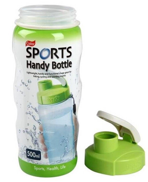 Zielono-biała sportowa butelka na wodę bez pokrywki, ukazująca niebieski płyn w środku.