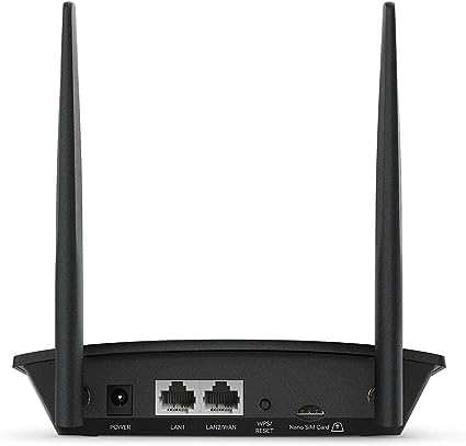 Parte trasera de un router negro. Tiene dos antenas, puertos LAN, alimentación y botón de reinicio.