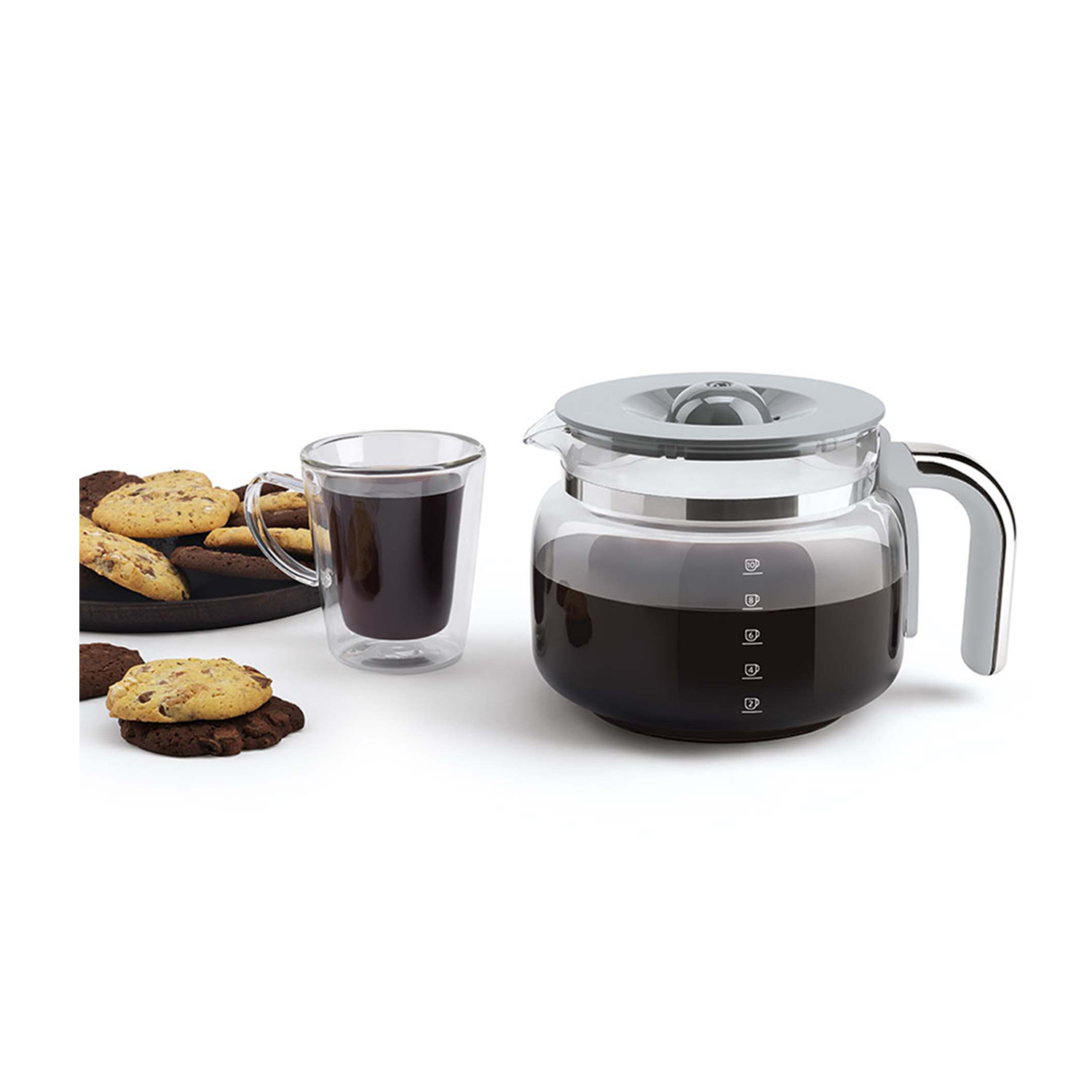 Caffettiera con caffè, bicchiere di caffè e biscotti.