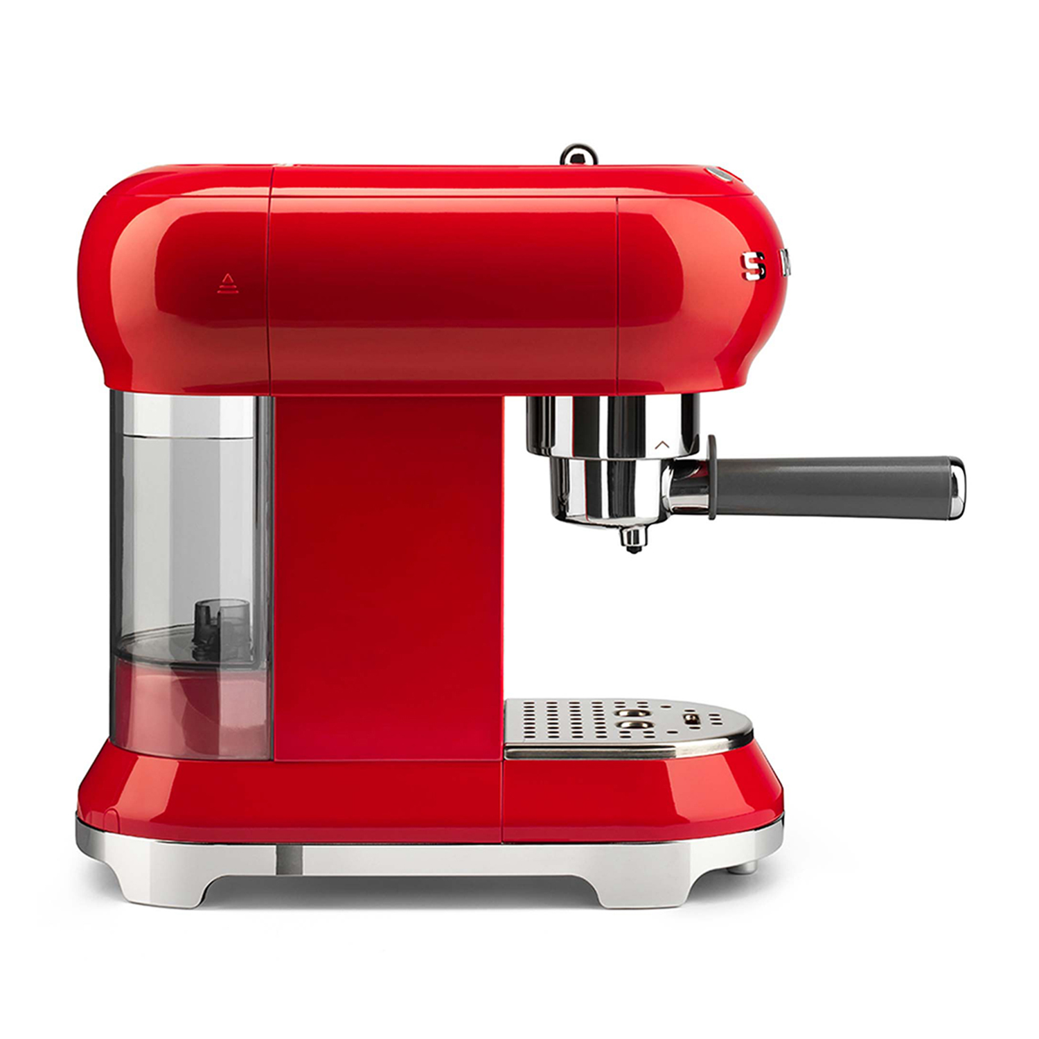 Macchina per espresso Smeg rossa su sfondo bianco. Ha un serbatoio dell'acqua trasparente e una maniglia.