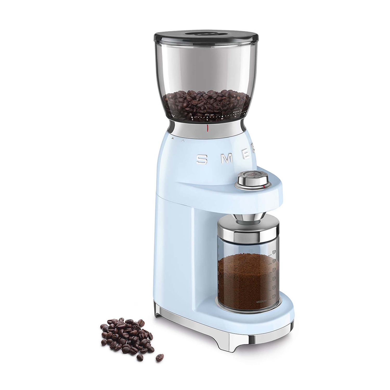 Un macinacaffè SMEG azzurro con chicchi di caffè e caffè macinato.