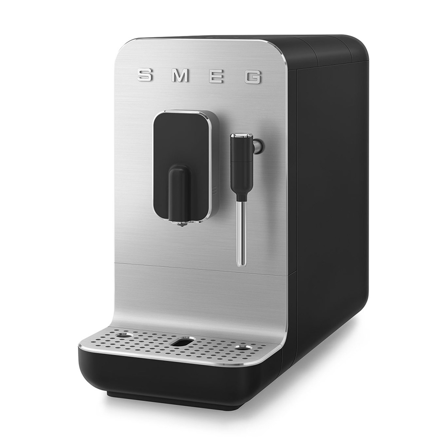 Macchina per caffè espresso SMEG argento e nera su sfondo bianco.