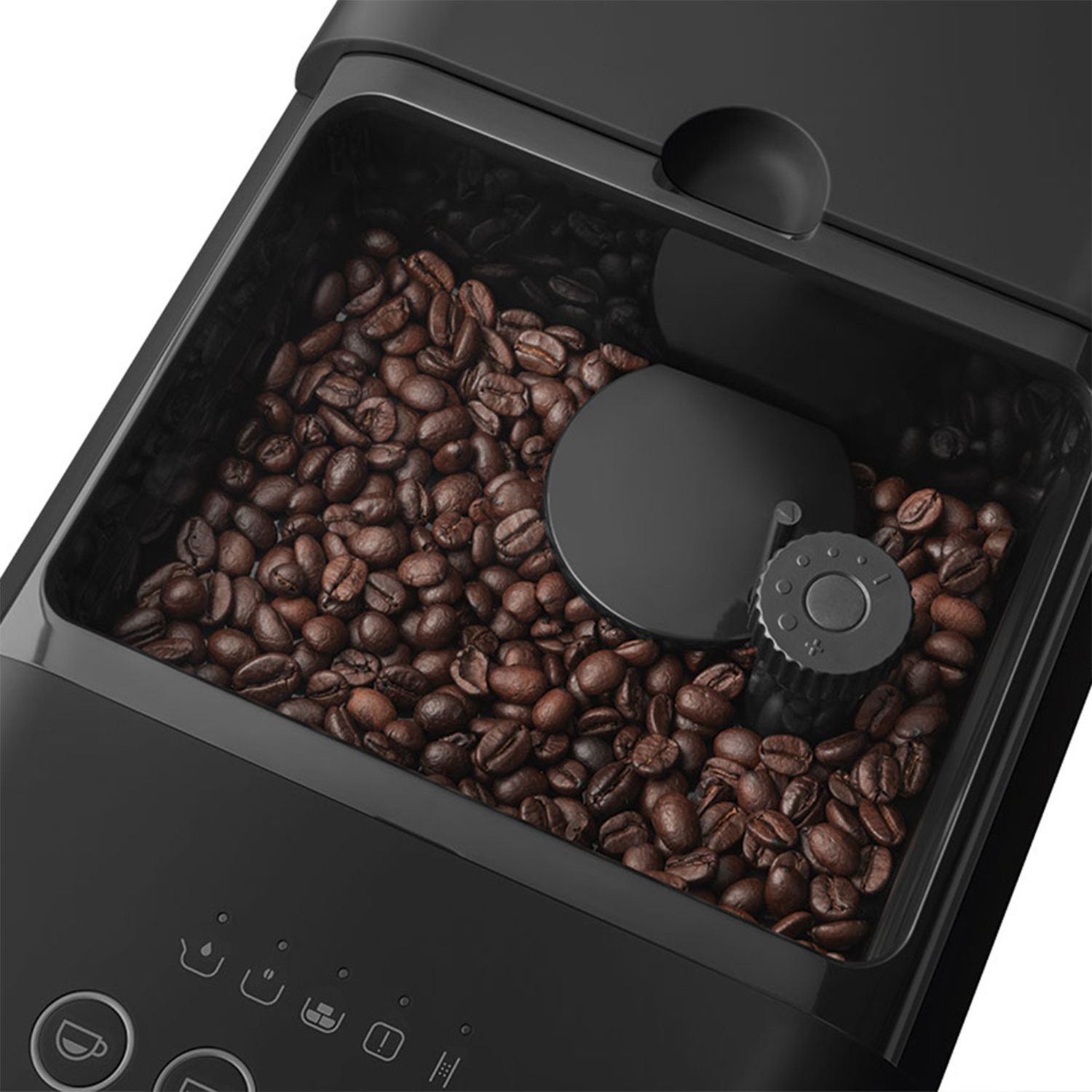 Contenitore nero per chicchi di caffè, pieno di chicchi. Anche un coperchio circolare è nel fotogramma.