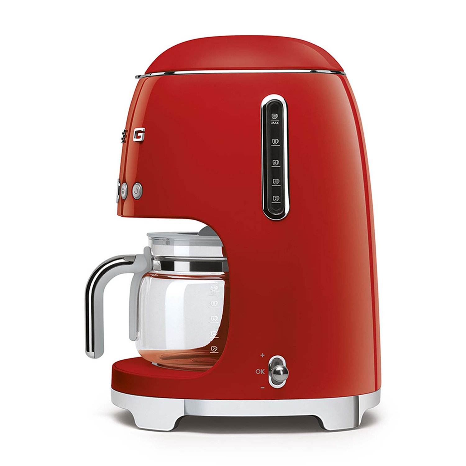 Macchina da caffè Smeg rossa con caraffa in vetro su sfondo bianco.
