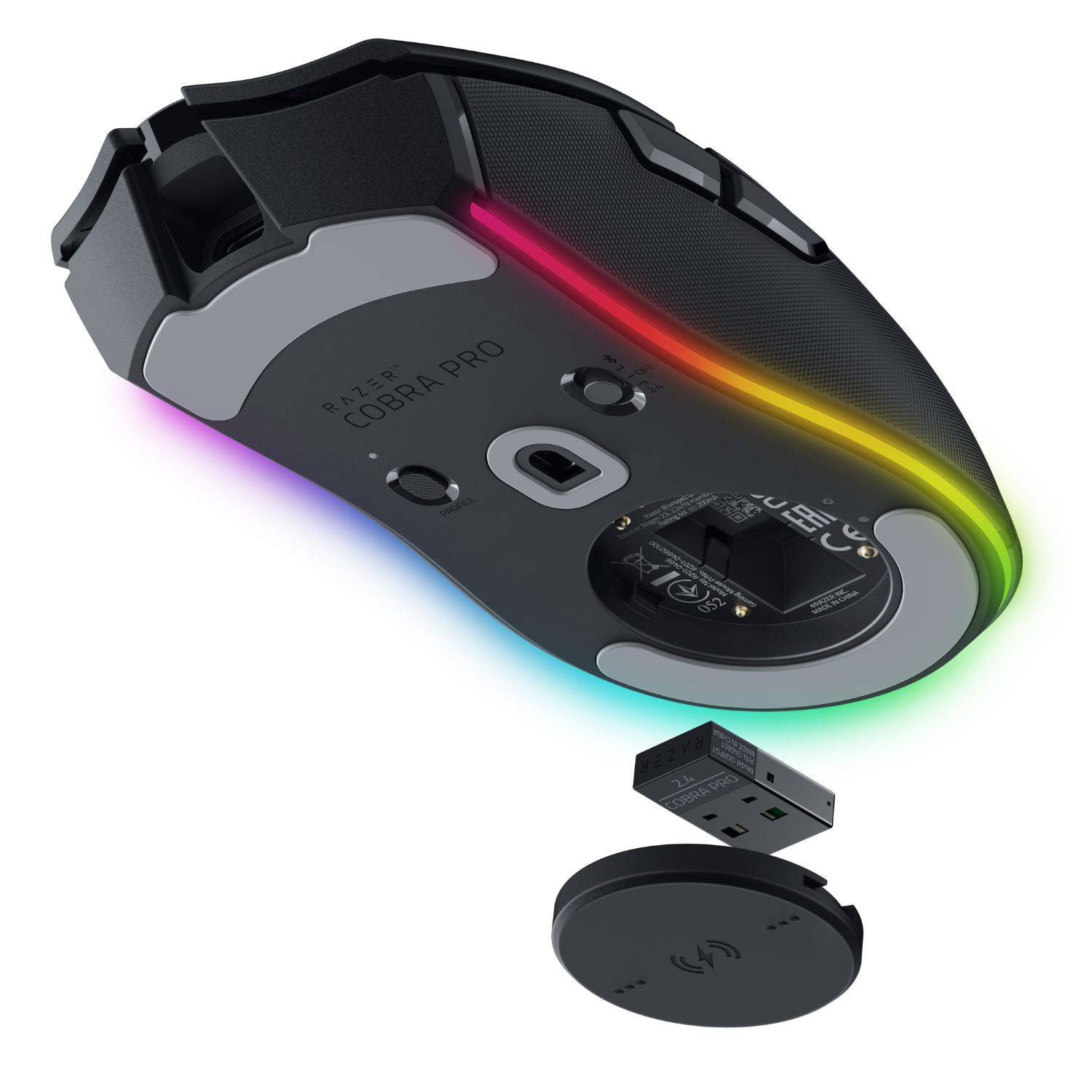 Razer Cobra Pro gamingmuis, zwart met RGB-verlichting, oplaaddock en USB-ontvanger.