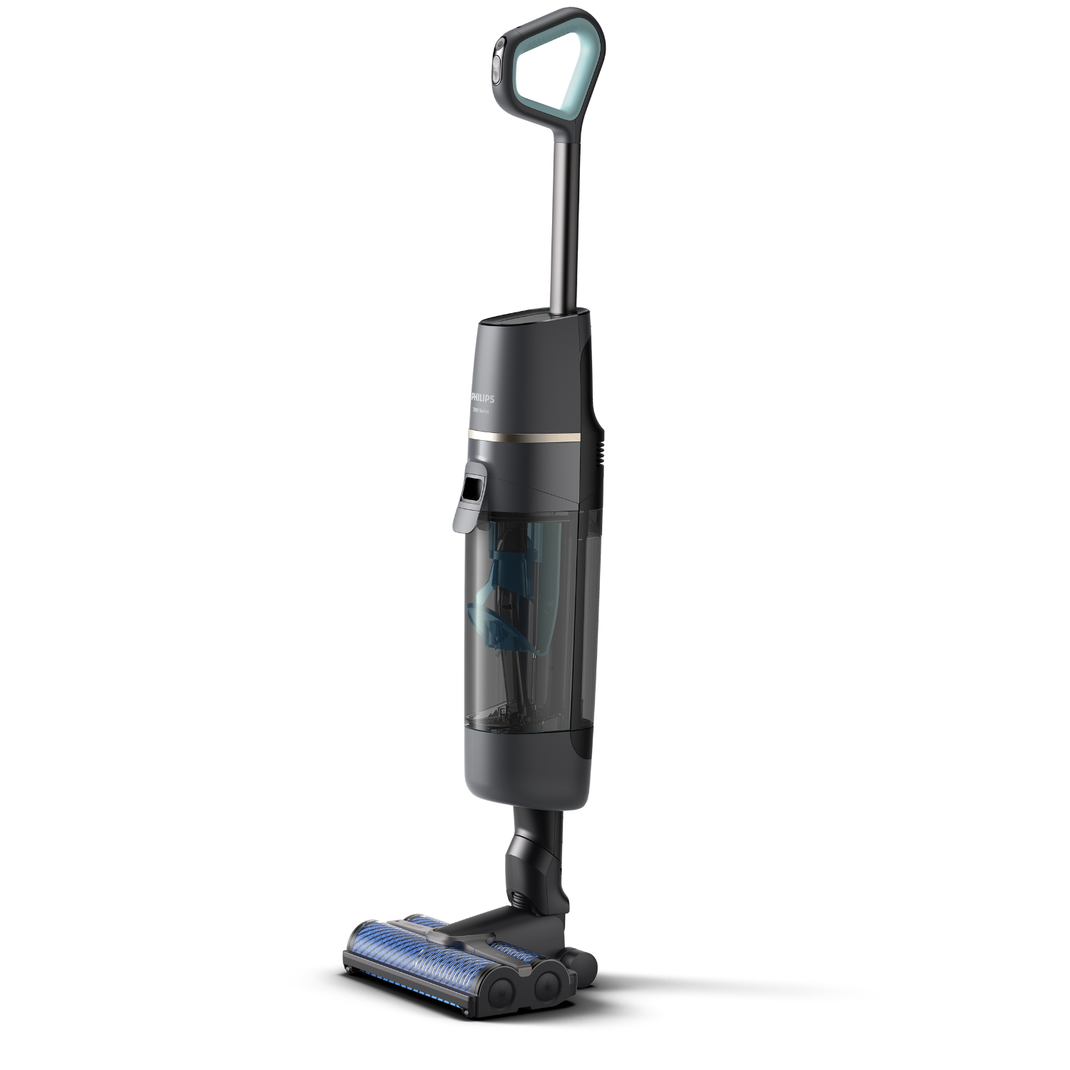 Un aspirateur sans fil gris foncé et noir avec une longue poignée sur fond blanc.