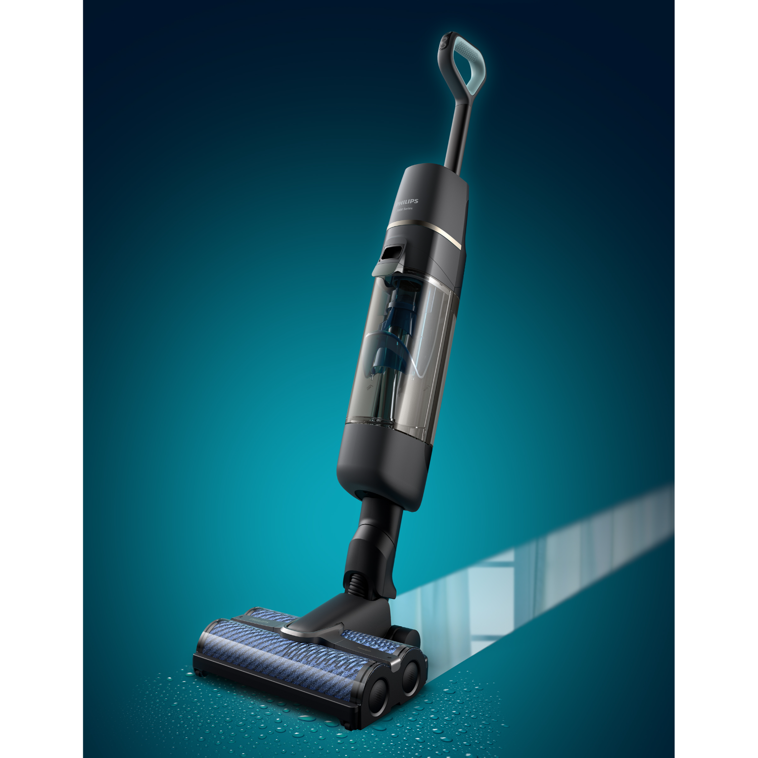 Aspirateur sans fil noir et bleu sur fond bleu. De l'eau est représentée sur le sol.