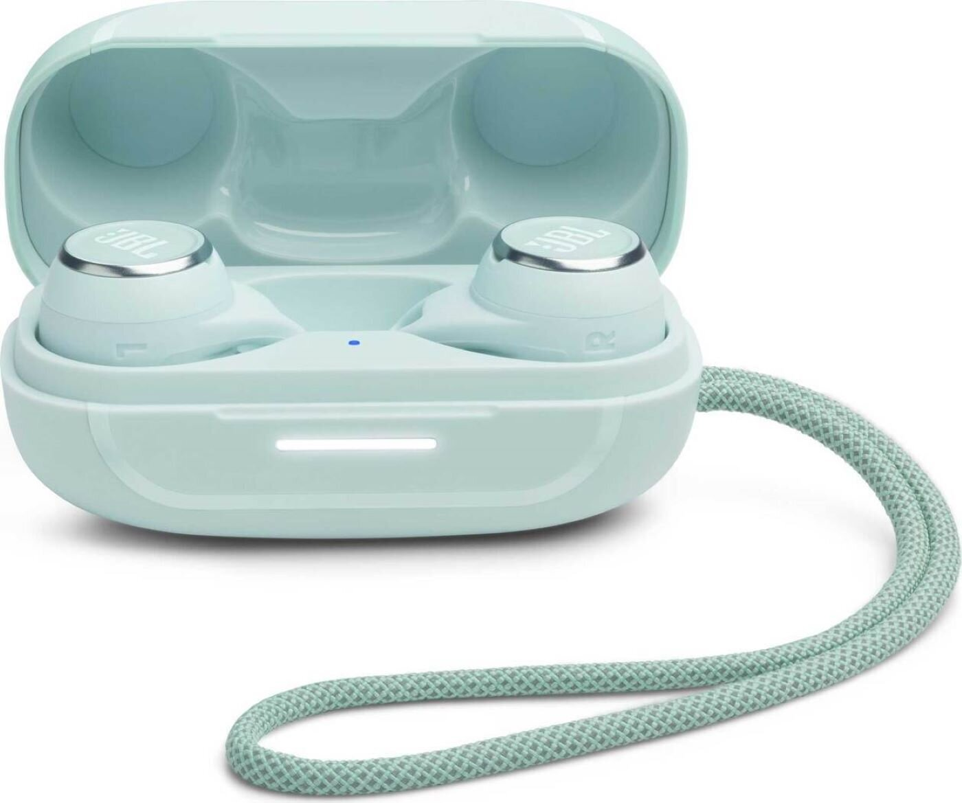 Para jasno niebieskich bezprzewodowych słuchawek w etui.