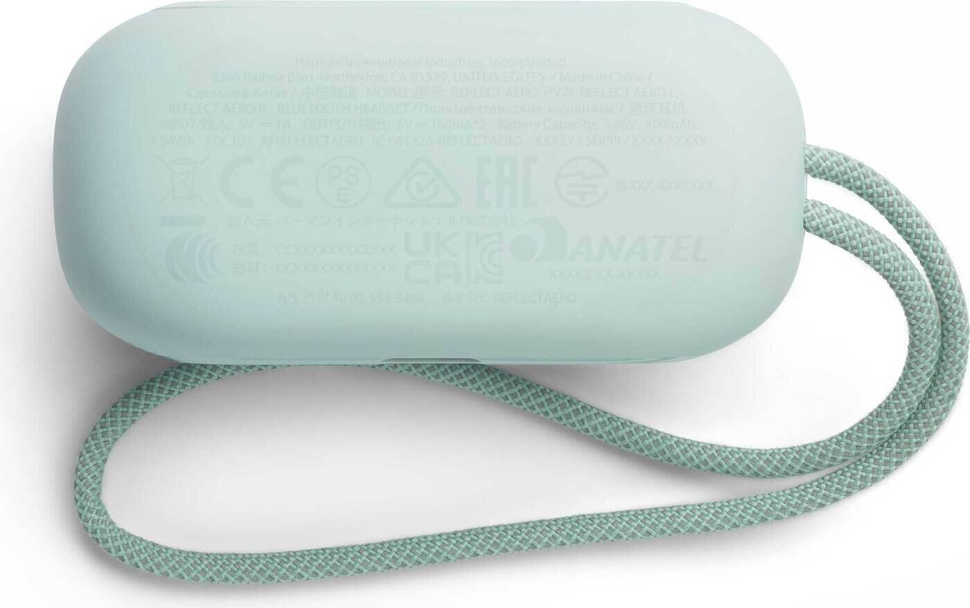 Jasnoniebieski głośnik przenośny z zielonym sznurkiem. Widoczny spód z tekstem i symbolami.