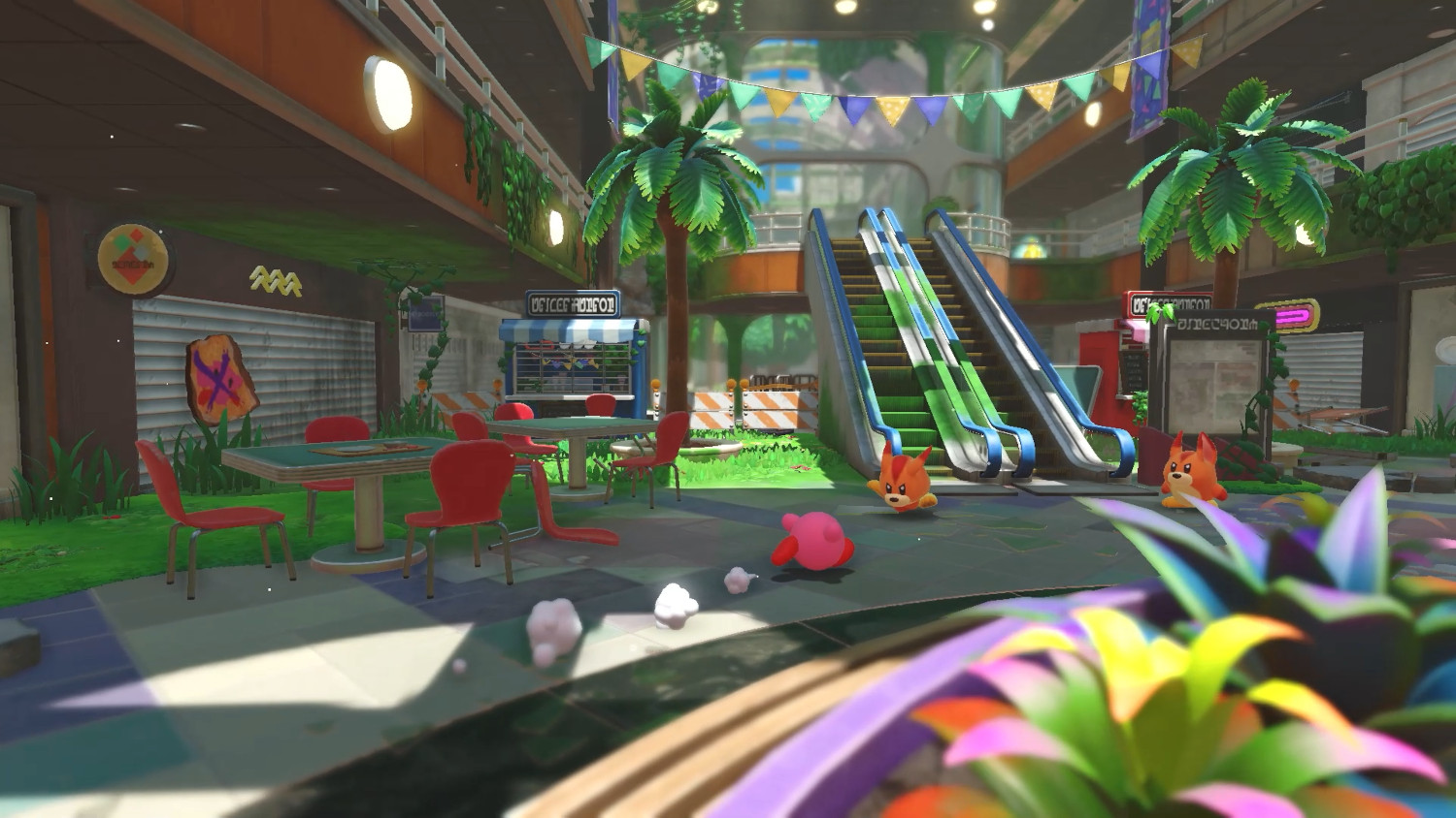 Een kleurrijke, gestileerde videogame-scène met personages, roltrappen en planten in een winkelcentrum.