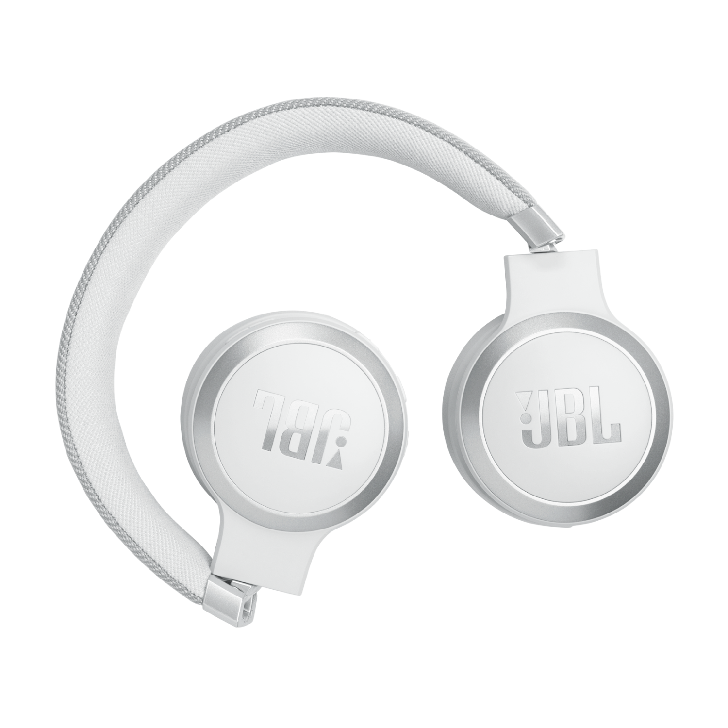 Een paar witte JBL-koptelefoons op een zwarte achtergrond. De koptelefoon is opgevouwen.