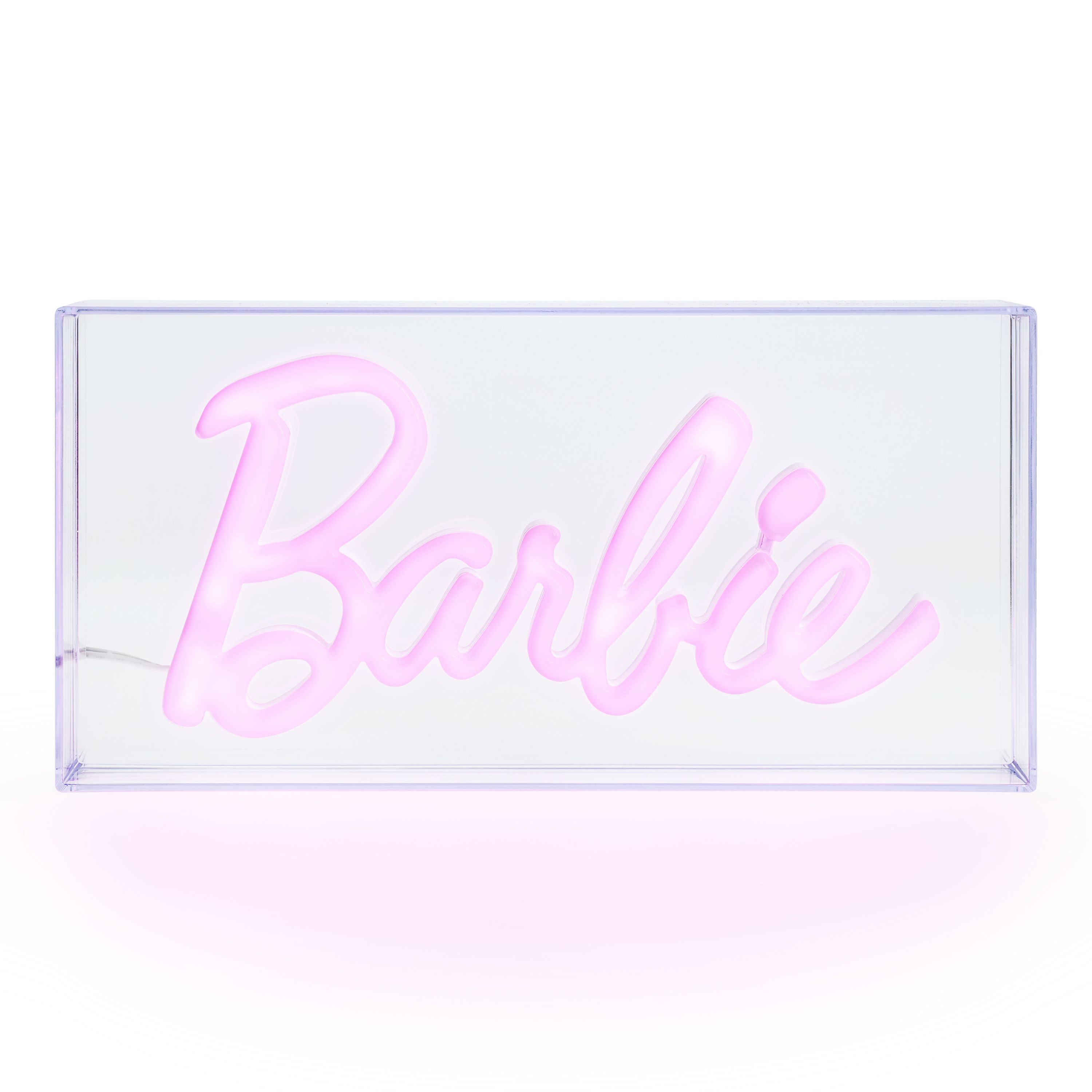 Ein Neon-Schild in einer transparenten Box zeigt das Wort „Barbie“ in rosa Schreibschrift auf weißem Hintergrund.