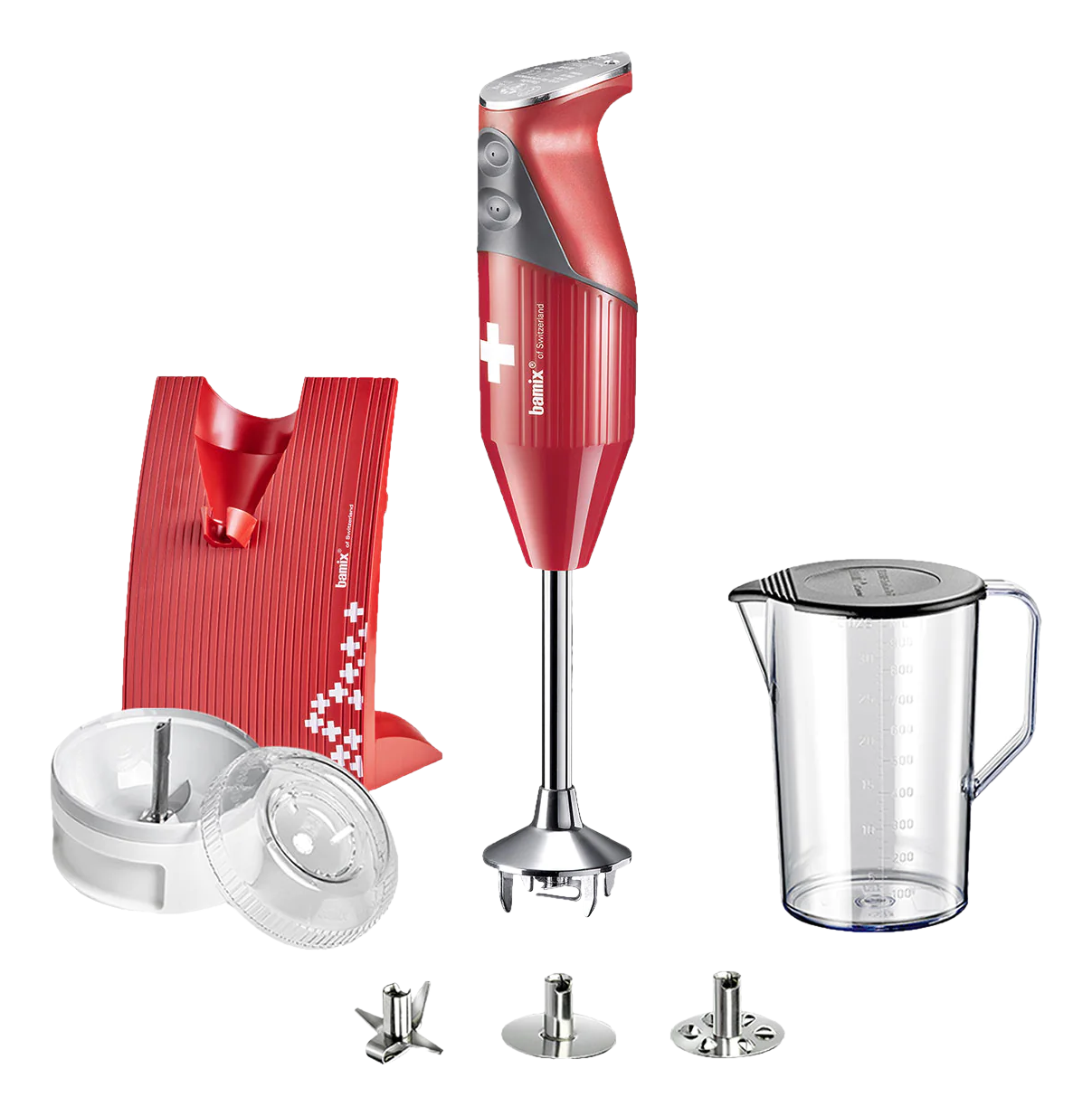Un frullatore a immersione Bamix rosso con accessori: lame, un boccale e un supporto.
