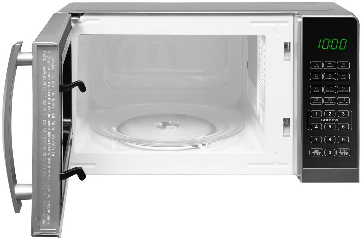 Otwarty piekarnik mikrofalowy ze szklanym talerzem w środku. Cyfrowy wyświetlacz zegara. Czarny i srebrny.