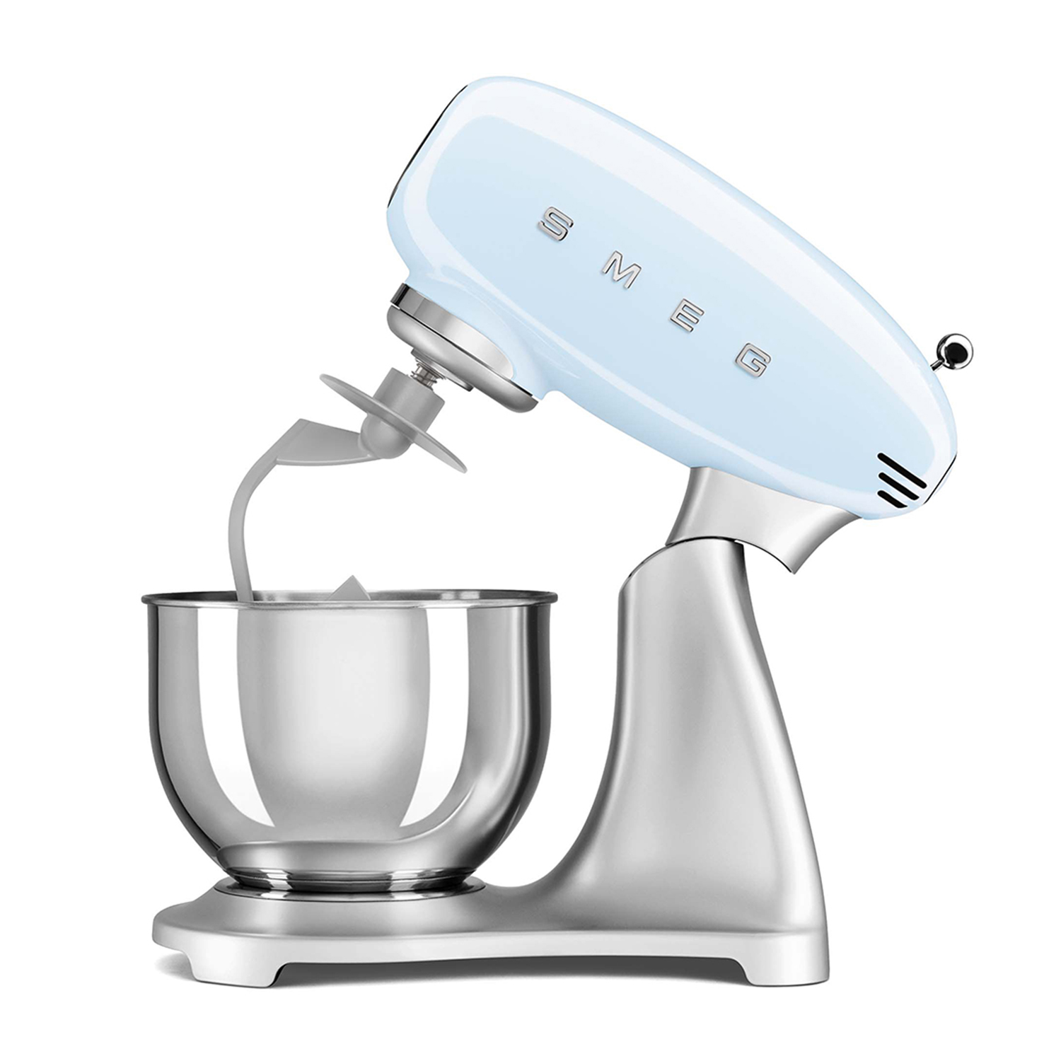 Impastatrice Smeg azzurra con una ciotola in acciaio inossidabile, su sfondo bianco.