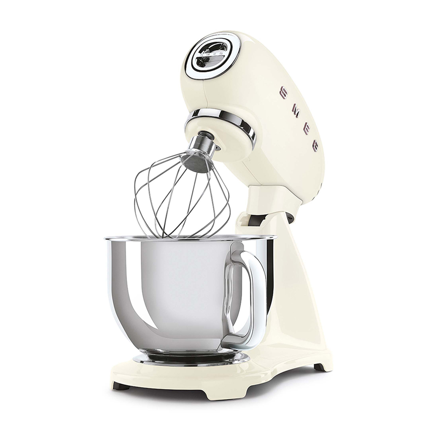 Impastatrice Smeg color crema con ciotola in metallo e frusta.