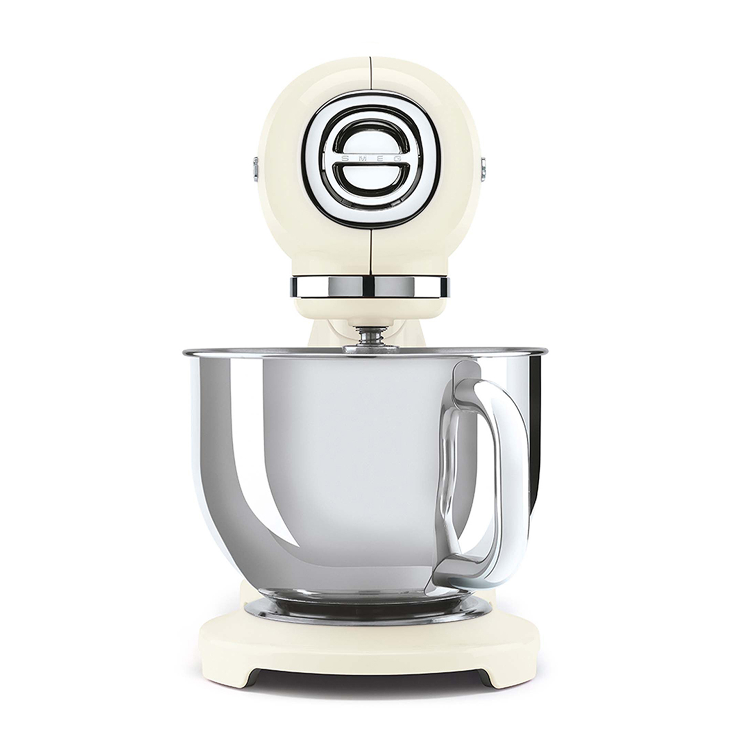 Un mixer a colonna Smeg color crema con una ciotola in acciaio inossidabile. È su sfondo bianco.