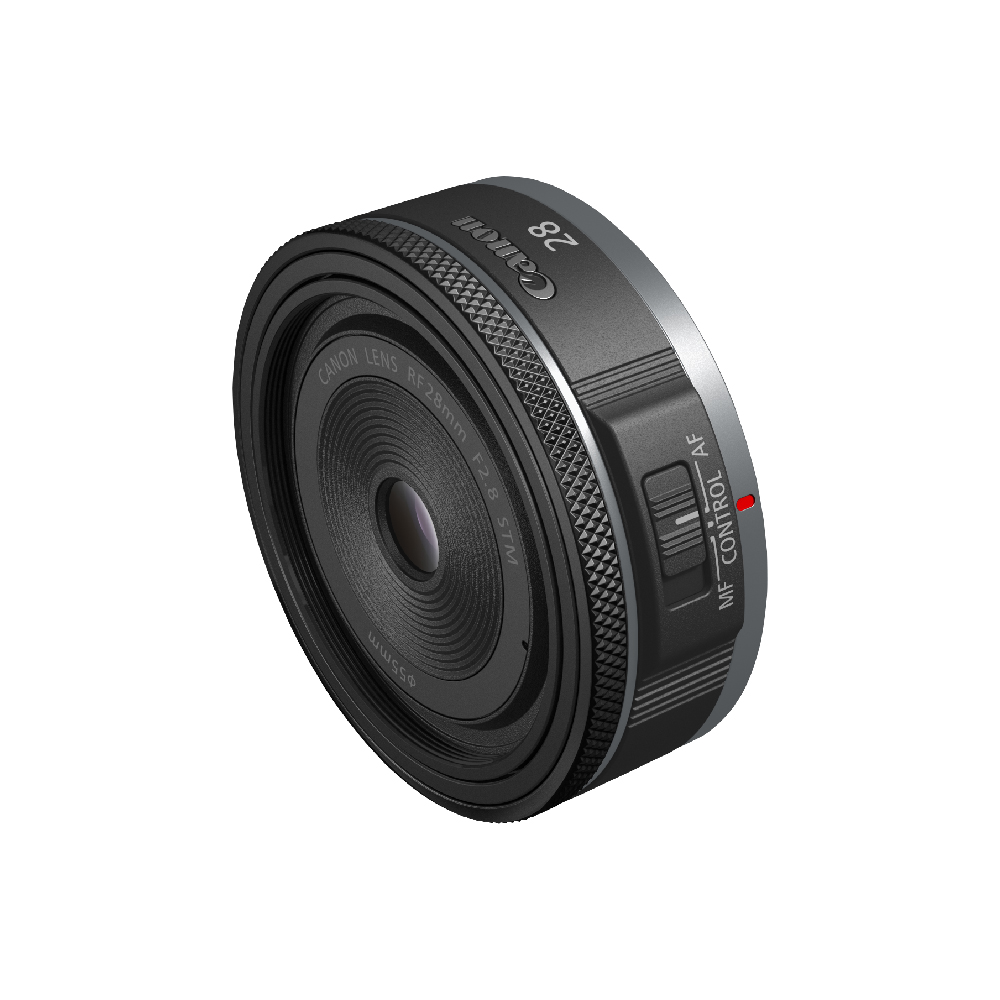 Gümüş detaylara sahip siyah bir Canon lens. Lens beyaz bir arka planda izole edilmiştir.
