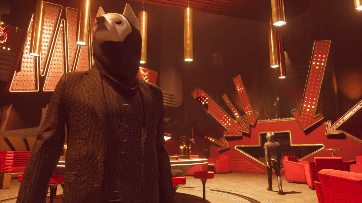 Mężczyzna w masce wilka w barze. Bar jest słabo oświetlony neonami.