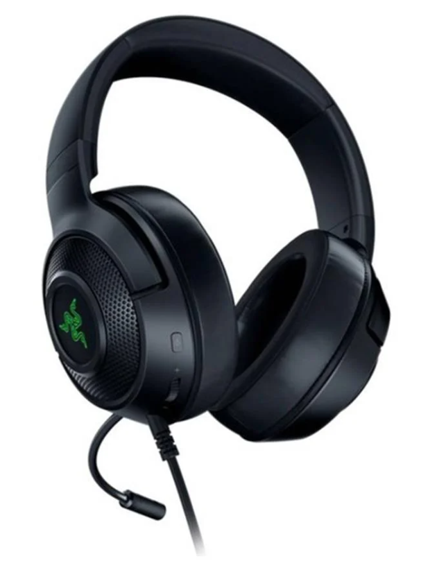 Mikrofonlu, yeşil logolu ve siyah kablolu siyah Razer kulaklık.