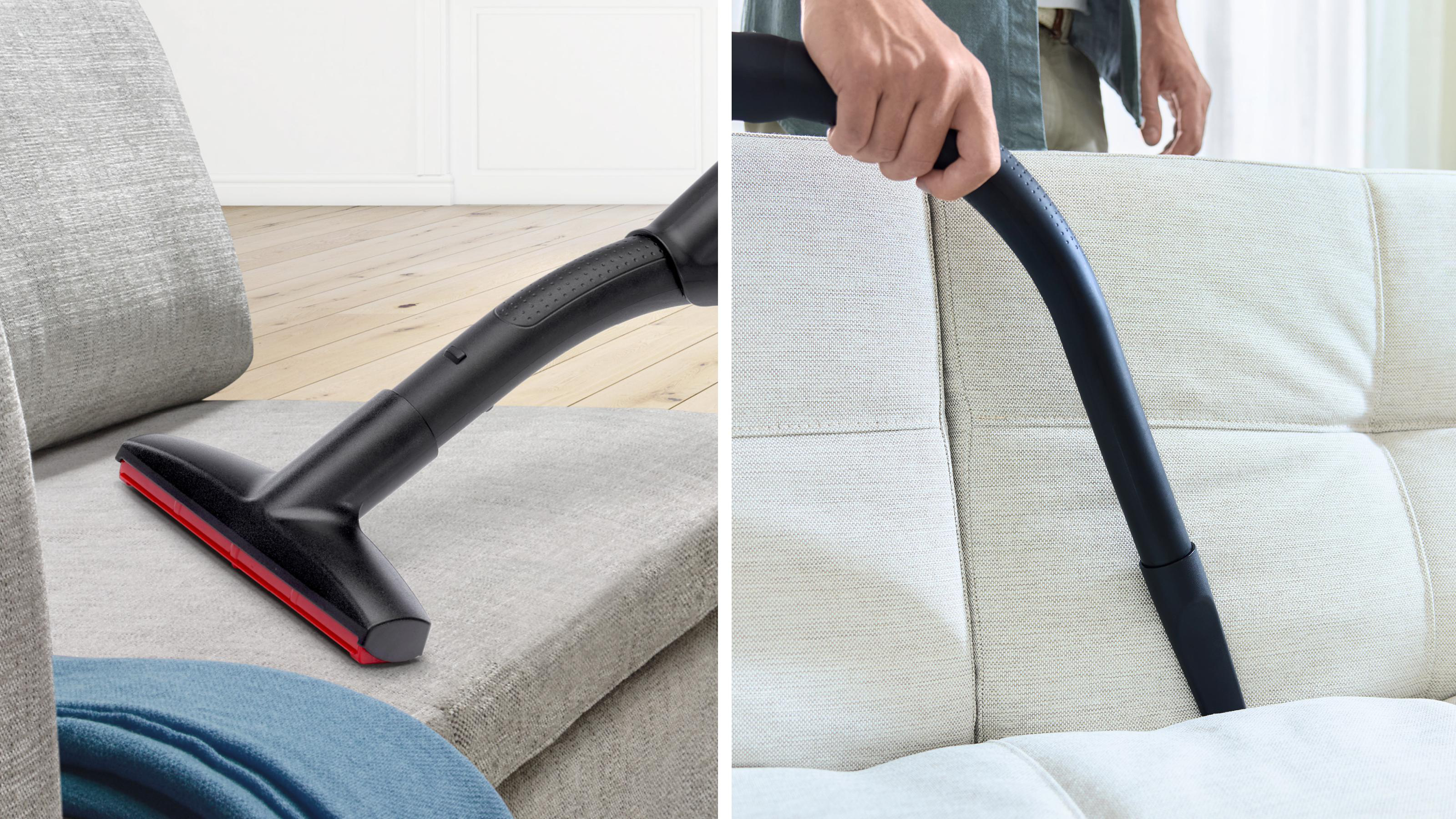 Zwei Bilder, die die Verwendung eines Staubsaugers auf einem Sofa zeigen. Eines reinigt das Kissen.