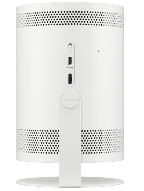 Srebrny aparat fotograficzny z obiektywem i lampą błyskową.