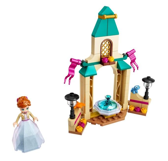 Zestaw Lego z figurką księżniczki i ozdobnym budynkiem z fontanną.