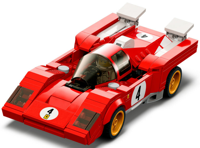 Czerwony samochód wyścigowy Lego z numerem 4 z boku, z kierowcą w środku. Białe tło.