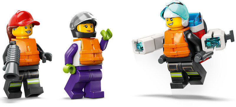 Trzy figurki Lego w kamizelkach ratunkowych i kaskach.