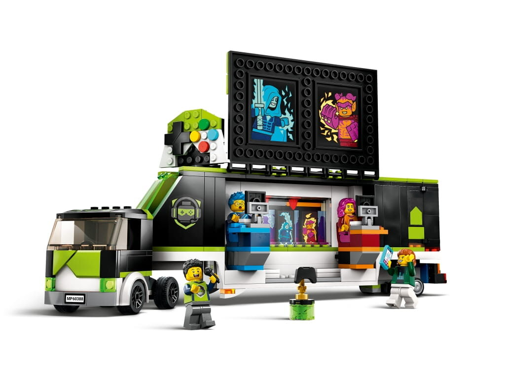 Ciężarówka Lego z figurkami i ekranem.