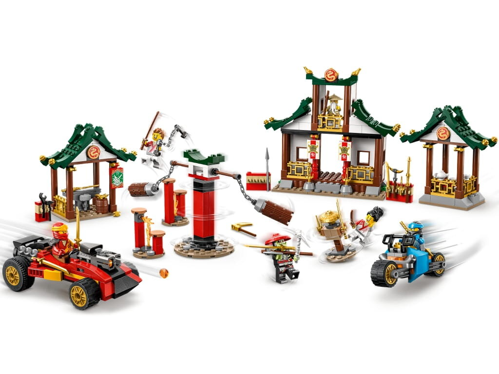 Zestaw Lego Ninjago z pojazdami, budynkami i postaciami zaangażowanymi w sceny akcji.
