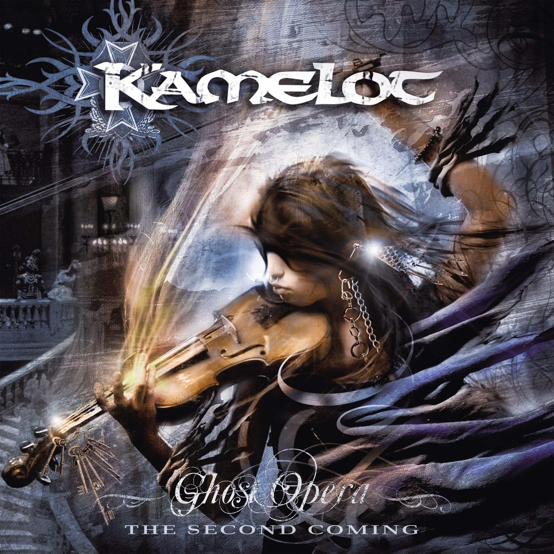 Albumcover für Kamelots 'Ghost Opera'. Eine Frau spielt Geige, mit einem dunklen, gotischen Hintergrund.