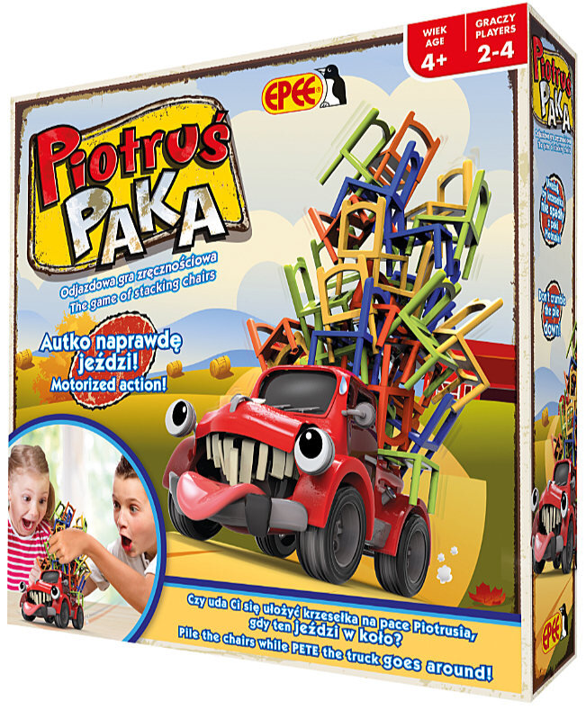 Czerwona ciężarówka zabawkowa z kolorowymi krzesłami, bawiące się dzieci.