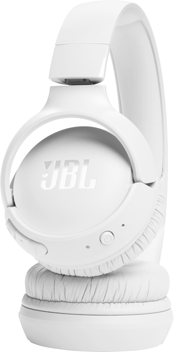 Fehér JBL fejhallgató. A fejhallgató szögben van, a fülkagylót és a fejpántot mutatva.
