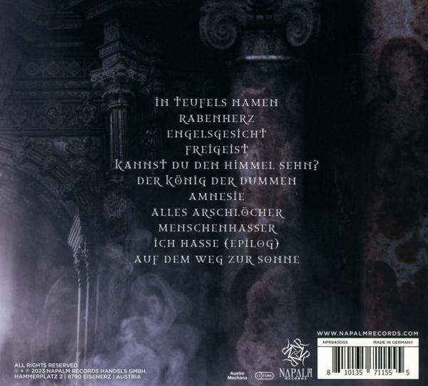 Albumcover mit gotischem Text auf dunklem, rauchigem Hintergrund.