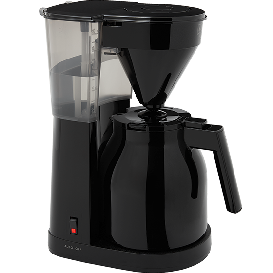Caffettiera nera con caraffa in vetro. Ha un indicatore del livello dell'acqua e un interruttore di spegnimento automatico.