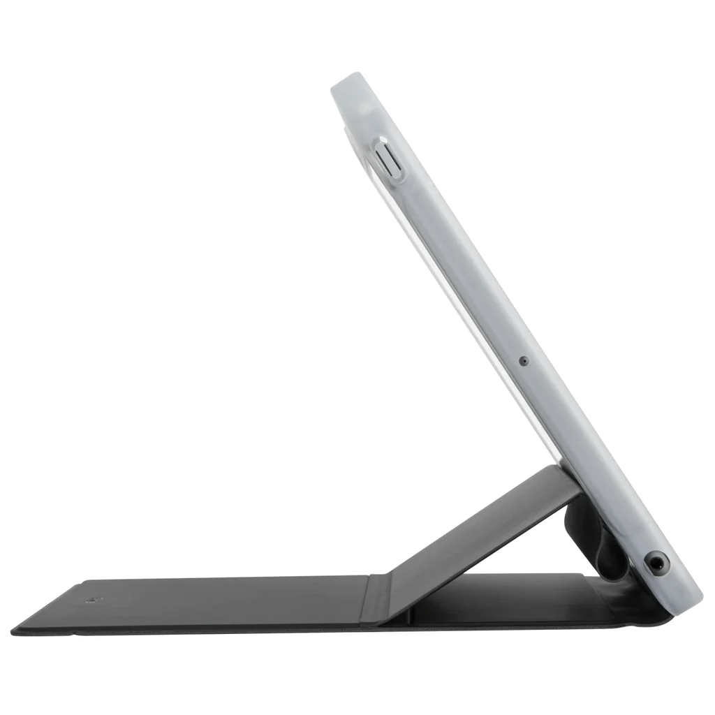 Gri kılıf içinde tablet, açık. Tek menteşeli siyah taban.