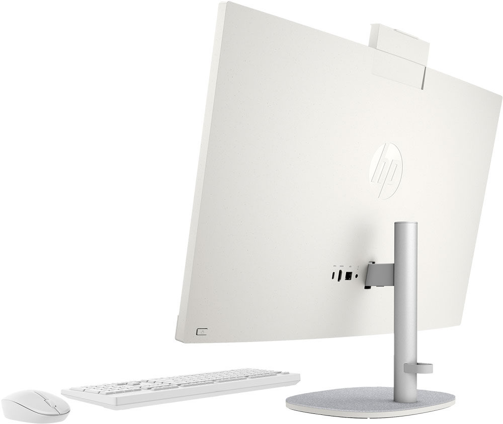 Een witte HP all-in-one computer, met een toetsenbord en muis ervoor.
