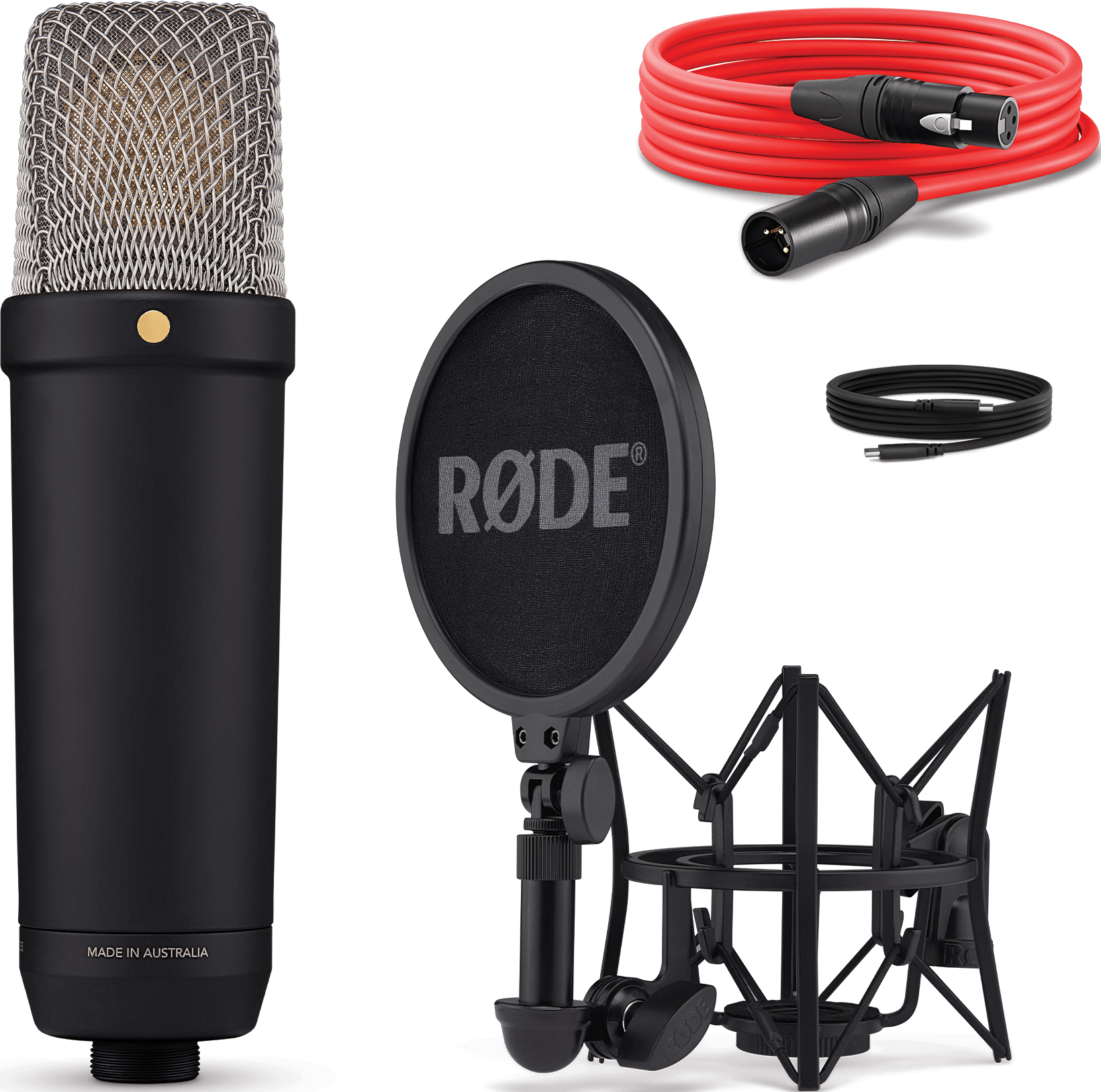 Microphone à condensateur noir avec accessoires : filtre anti-pop, suspension, câble XLR rouge, câble USB.
