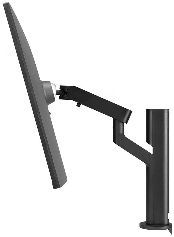 Czarny monitor zamontowany na stojaku z regulowanym ramieniem.