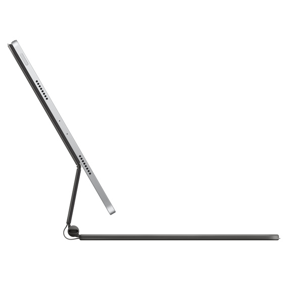 Tableta plateada con funda de teclado abierta, en ángulo.