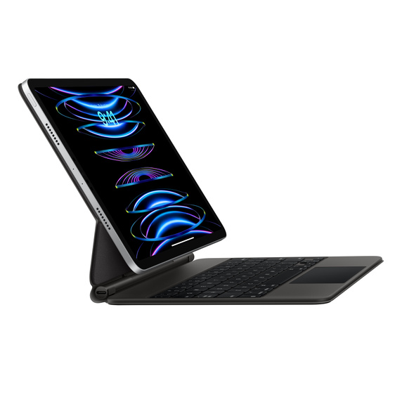 Tableta con teclado y soporte, mostrando una interfaz.