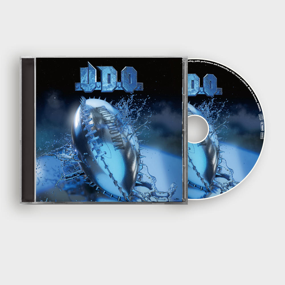 CD-Hülle mit blauem Hintergrund, silbernem Football und den Worten J.D.O. auf Hülle und CD.
