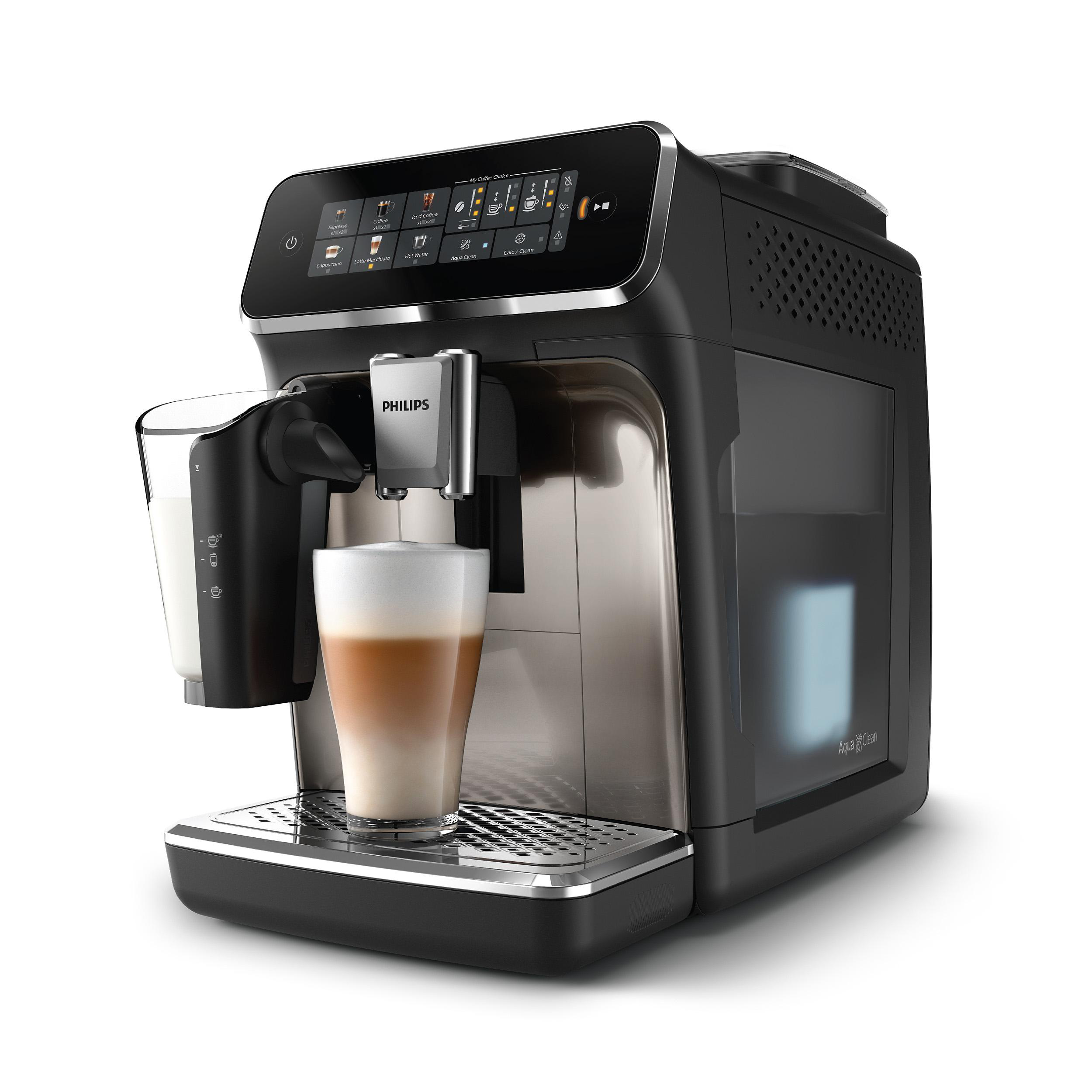 Schwarze Philips Kaffeemaschine mit Milchkaraffe, Glas und Bedienfeld.