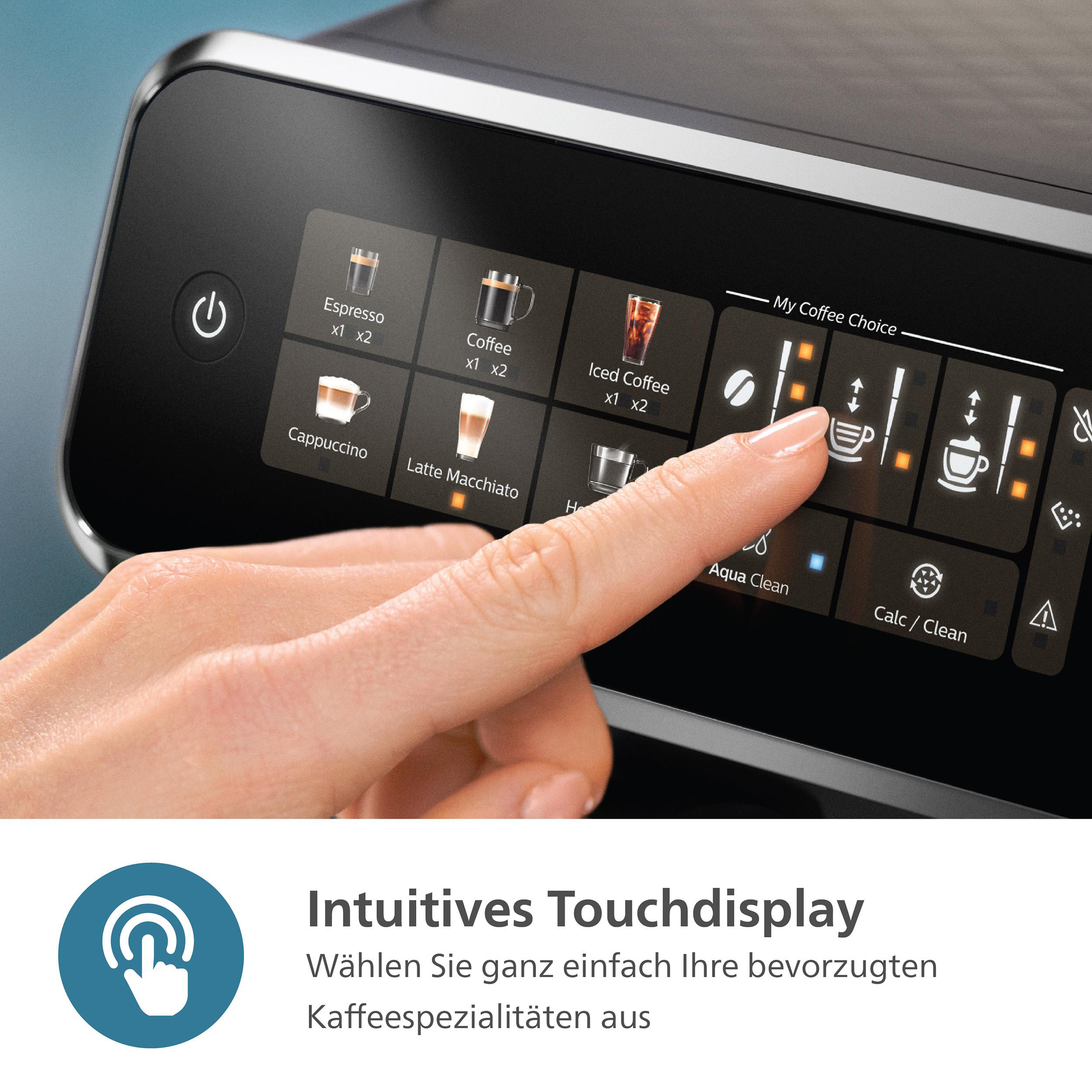 Eine Hand berührt den Touchscreen einer Kaffeemaschine, um eine Getränkeoption auszuwählen.