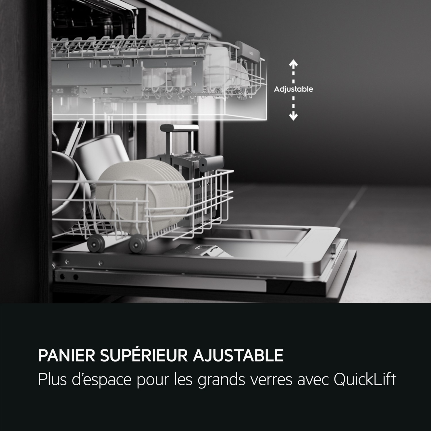 Un lave-vaisselle avec le panier supérieur étiqueté comme réglable.