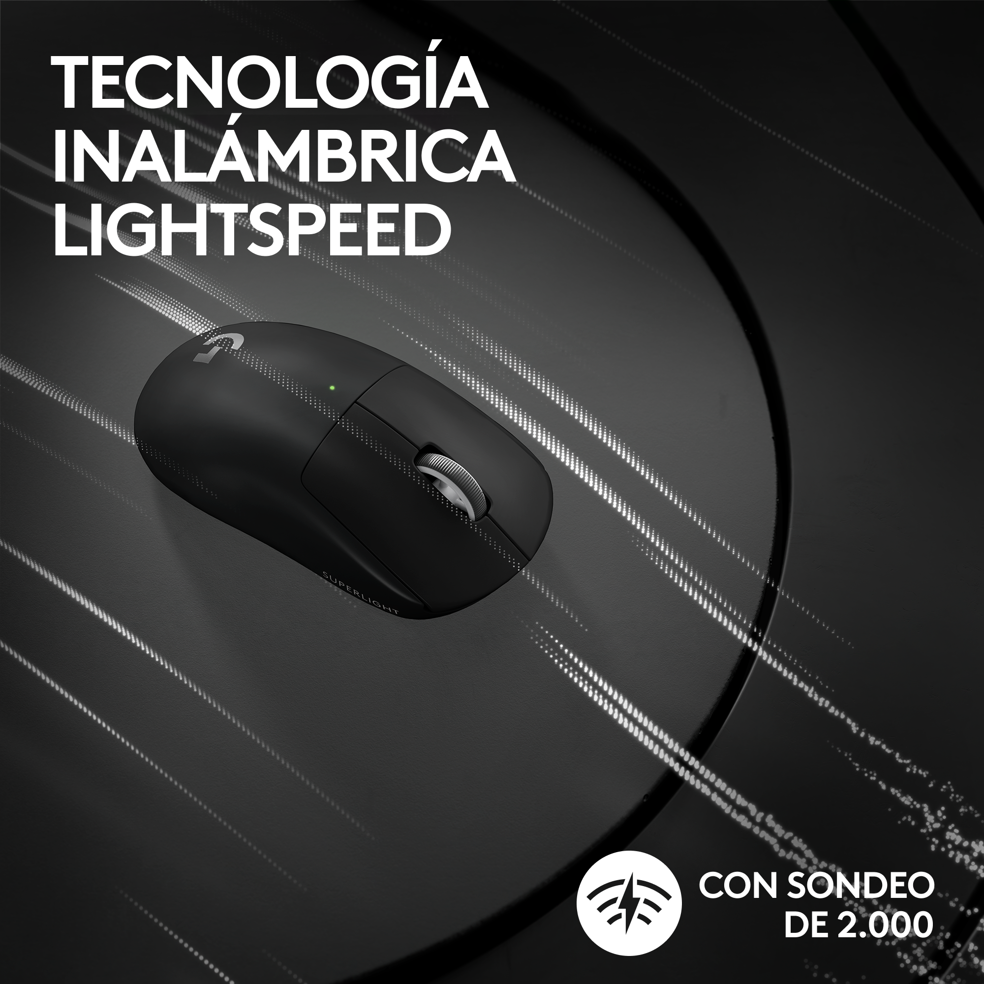 Ratón inalámbrico negro con rueda de desplazamiento plateada. Dice 'LIGHTSPEED'.